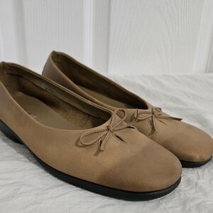 What's What by Aerosoles Leather Ballet Flats Tan Women’s 8.5 Comfort Slip-On
